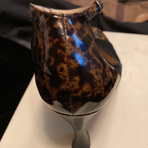 These patent leather tortoise shell and suede heels are awesome. - Picture 5 of 6